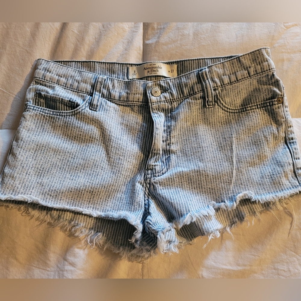 Abercrombie & Fitch Pin Stripe Jean Shorts; used; Womens Size 4